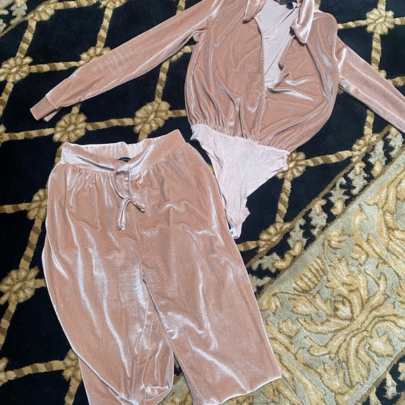 Showstopper JLUXLABEL tan champagne jogger bodysuit set top and pants set - Picture 8 of 9